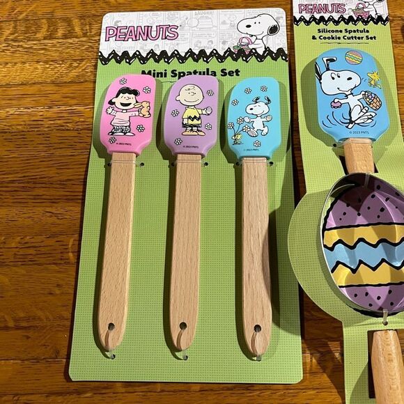 Peanuts Snoopy Spring Bag Clips, Spatulas and Cookie Cutter Set of 11 NWT - Picture 4 of 6